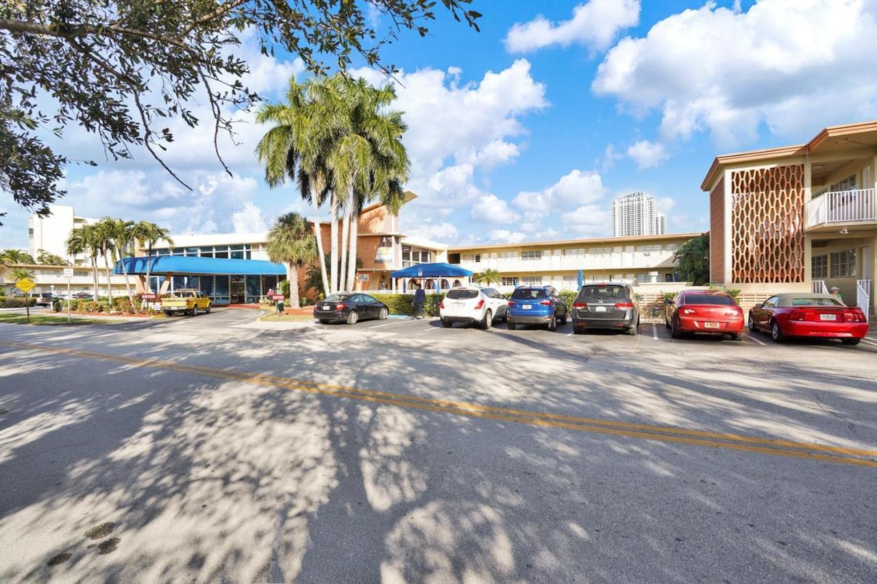 Hallandale Gulfstream Pool Walk To The Beach Apartment Hallandale Beach Exterior photo